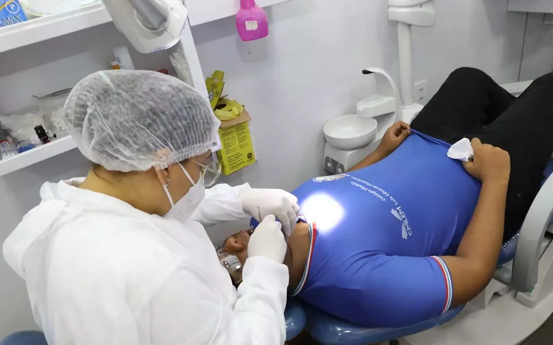Odontomóvel leva saúde bucal a escolas estaduais