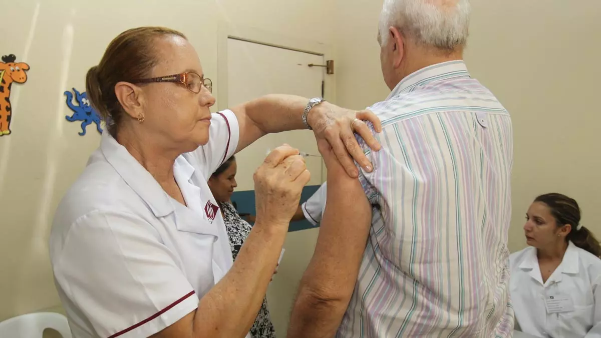 A Bahia recebeu, nesta quarta-feira (6), os primeiros lotes da vacina contra o v&iacute;rus da Influenza. Neste primeiro momento, o Minist&eacute;rio
