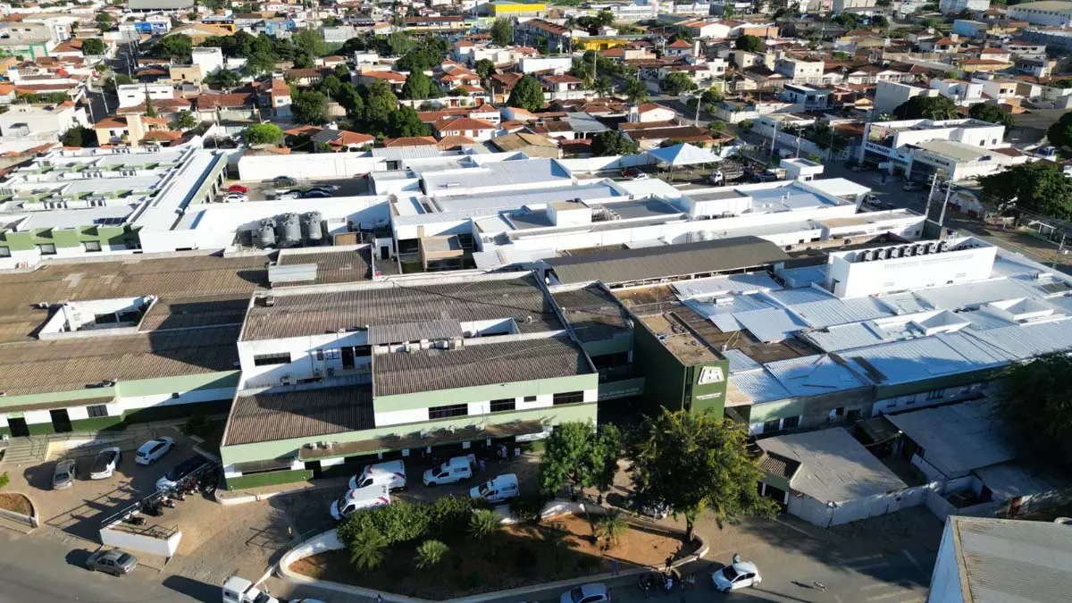 superior a R$ 19 milh&otilde;es entre obras e equipamentos, o Hospital Regional Dr. M&aacute;rio Dourado Sobrinho, em Irec&ecirc;, ganha, a partir deste